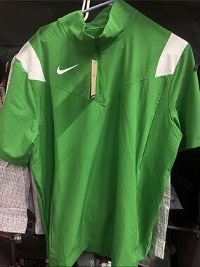 Nike Green  windbreaker short sleev great material size Large Mew with tag
